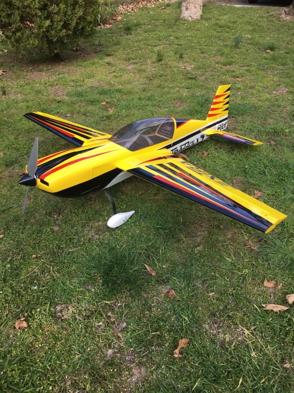 Extra 330 lx Carbon della Pilot AA 198