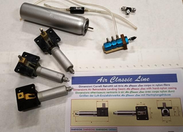 Carrelli retrattili Eurokit per aerei RC - terna completa