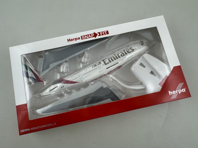 Herpa Snapfit Emirates Airbus A380 2023 1:250