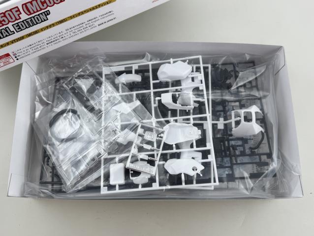 Hasegawa Honda VT250F Integra 1985 Wing Special Edition 1:12