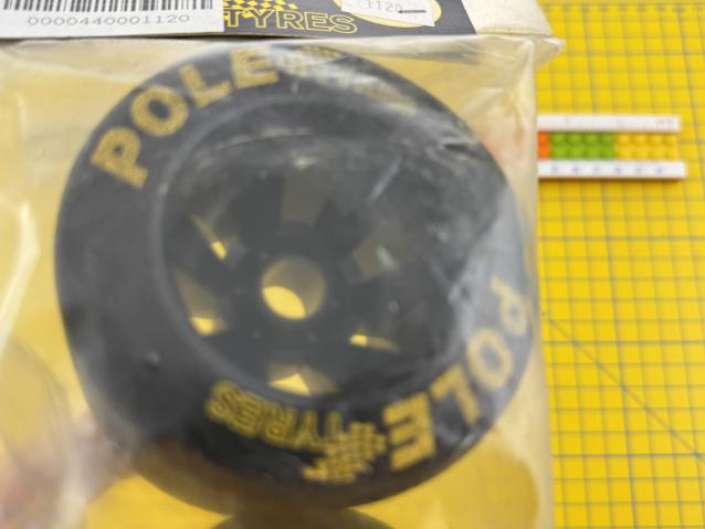 Pole Tyres 1120 gomma in spugna + cerchio post 1:8