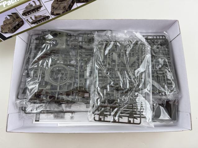 Academy USMC M4A2 (75) Sherman Pacific Theater 1:35