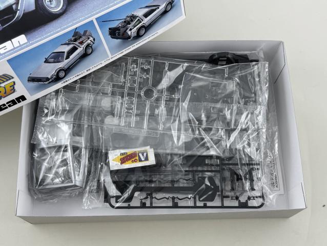 Aoshima DeLorean Back to the Future Part 1 1:24