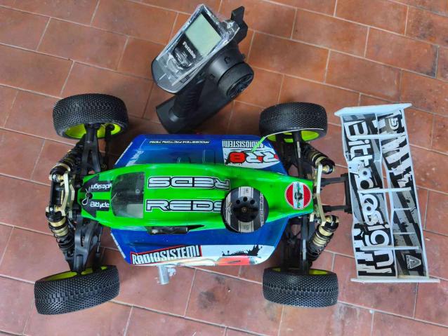 Vendo fuori stra 4wd a scoppio completo di accessori e pronto all'uso