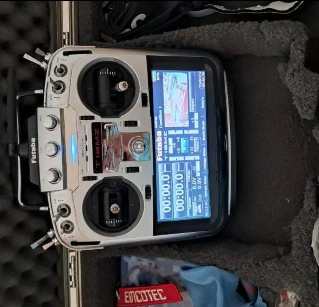 Radio futaba t18 mz completa di accessori e doppia batteria 