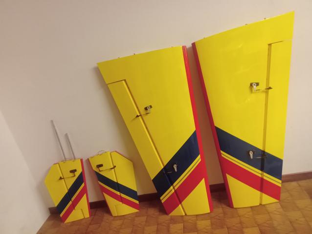 Extra 330s