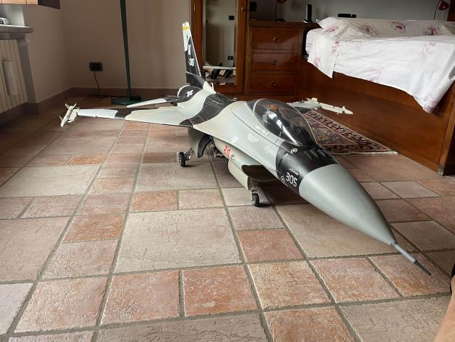 F16 HSD versione EDF (precisazioni su dotazione aggiornata)