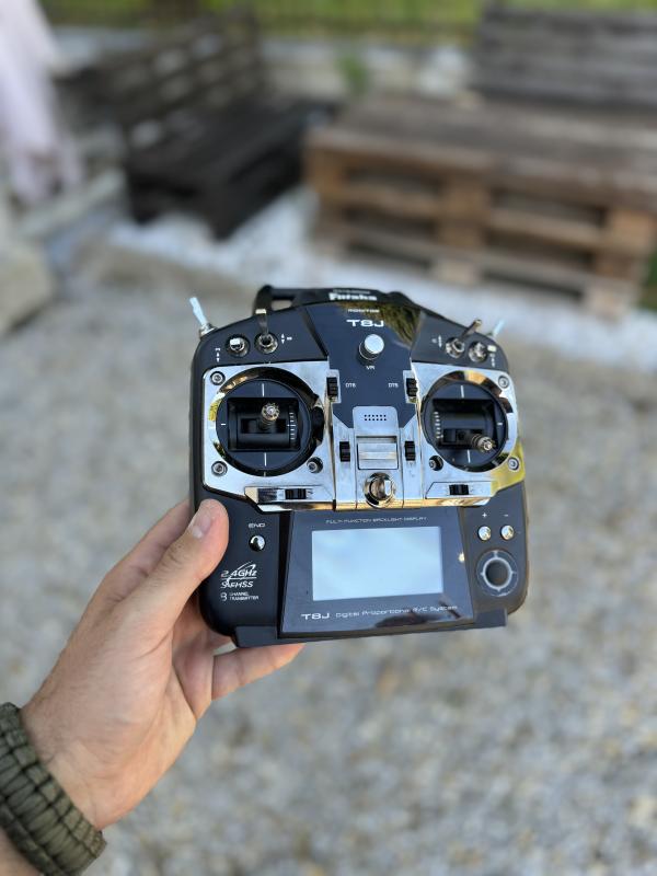 Radio Futaba T8J con batteria life, rx originale e riceventi originali aggiuntive 
