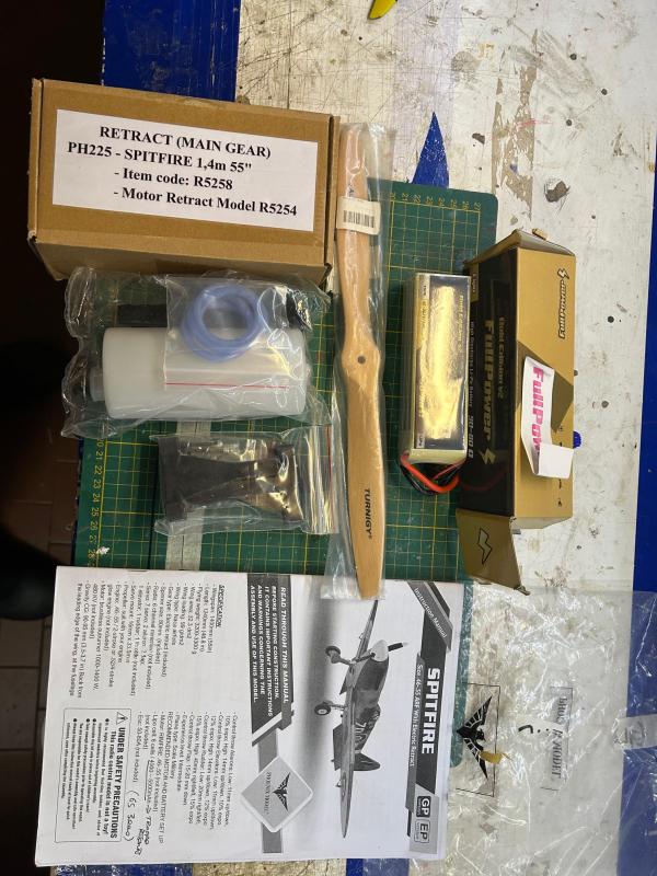 PHOENIX MODEL Spitfire MK2 .46/.55 con retrattili elettrici- 140cm
