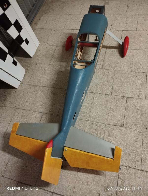 Aeromodello acrobatico da ristrutturare.