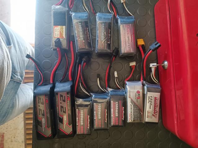 Cedo 11 batterie( 4s,5s) per droni racer in ottimo stato alcune usate poche volte 