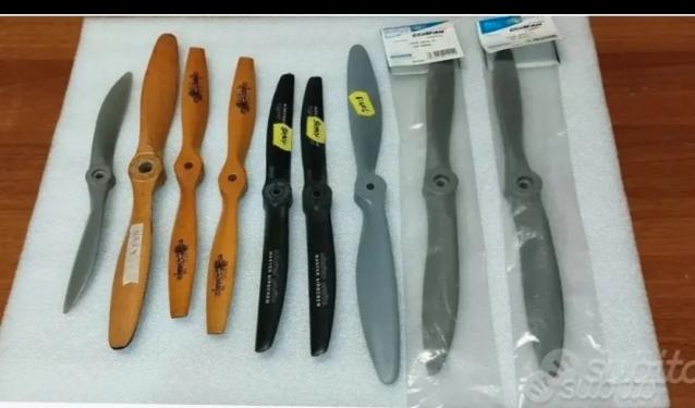 Set di eliche per aeromodelli a scoppio nuove.