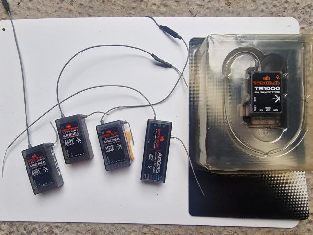 quattro riceventi Spektrum as3x + Modulo telemetria TM1000
