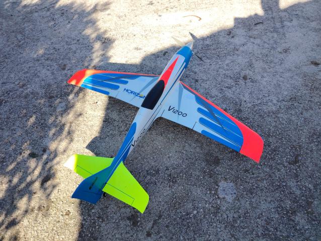  Aeromodello Eflite V1200 completo di radio Spektrum