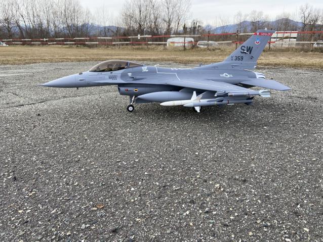 Freewing F-16 Falcon 90 mm 