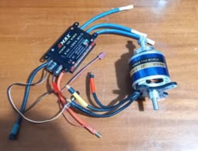 Motore brushless per maxi aerei rc Emax e ESC 10s, fino a eliche fino a 22" mai usati