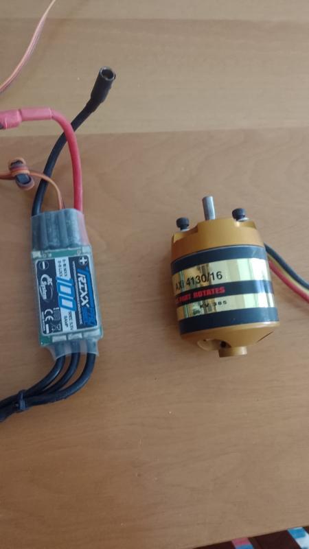 Motore elettrico con regolatore