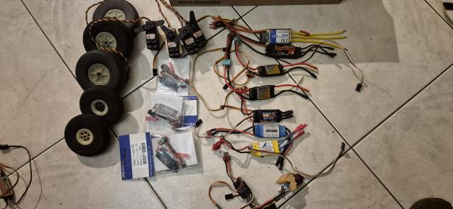 Materiale vario elettrico, esc + servi 