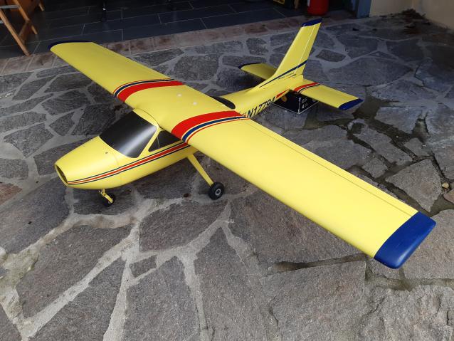 Cessna 177 Cardinal apertura alare 165 cm.