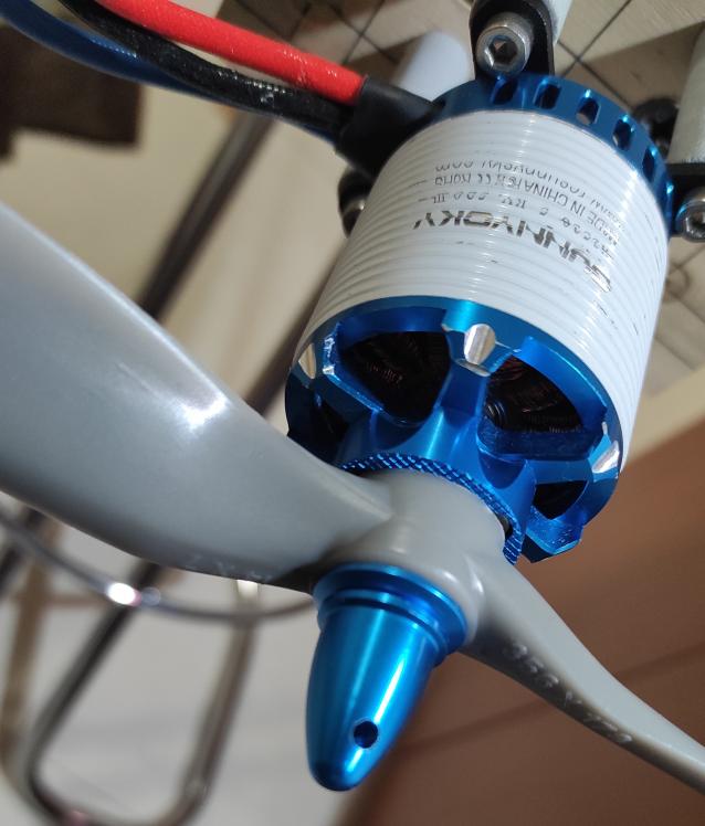 SunnySky X3530-III 520Kv Motore elettrico brushless + elica 14X7 APC  Euro 60 spedizione compresa 