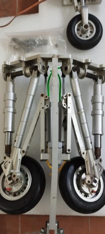 Terna carrelli ad aria F16 skymaster 1/6