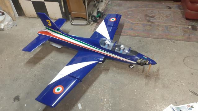 Mb339 bettini  con rossi 61 scarico posteriore  con flap e retrattili 