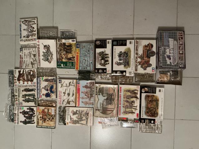 95 scatole di modellini militari