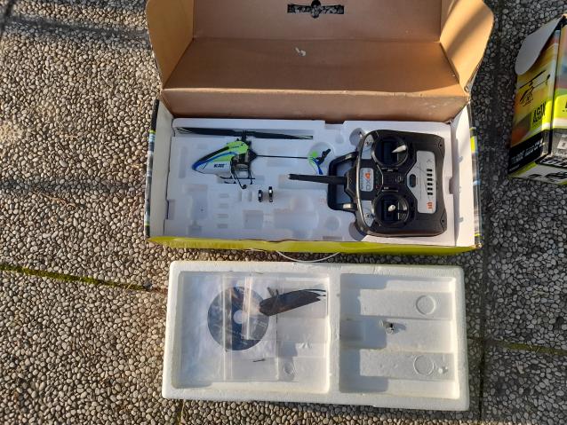 vendo piccoli elicotteri