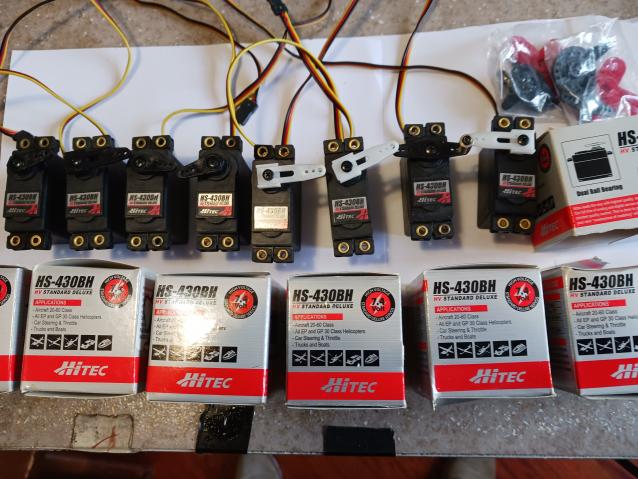 Lotto di num.8 servi Hitec HS-430BH