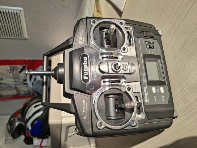 Radiocomando Futaba T4EXA FM 35 Mhz con due riceventi 