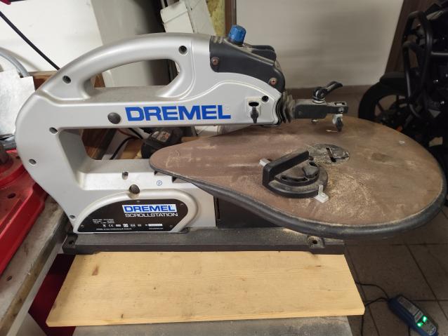 Dremel scroll station