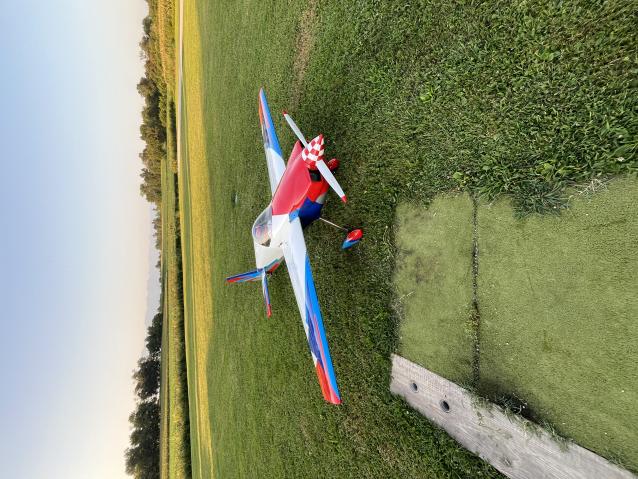Vendo Extreme Flight Laser 104" - pronto al volo, condizioni pari al nuovo