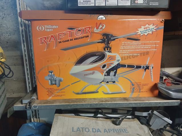 Vendo  raptor v2 fermo da anni ma nella sua  scatola con radio bilanciatore per pale e aviatore 
