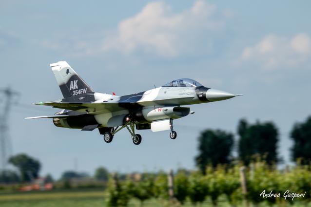 F16 TOPRC 1/6 - CAMO