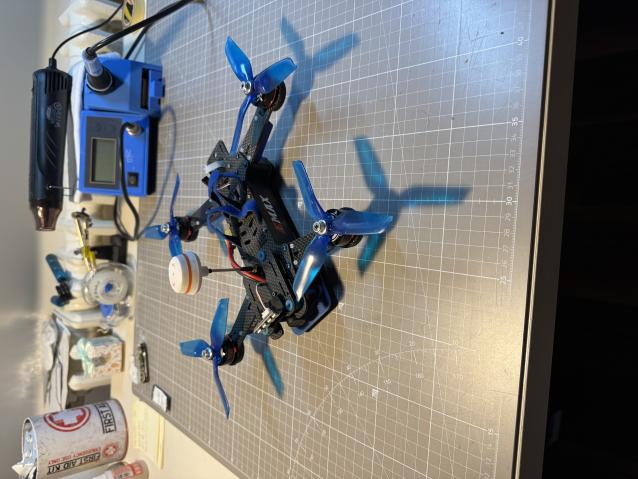 Drone con visore e batterie