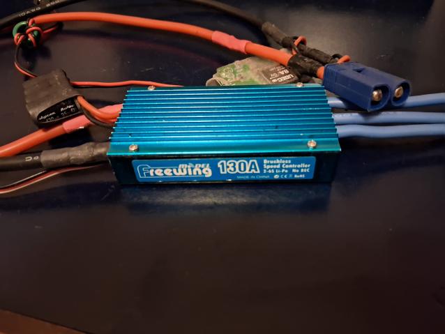 Esc Freewing 130 amp con Ubec esterno