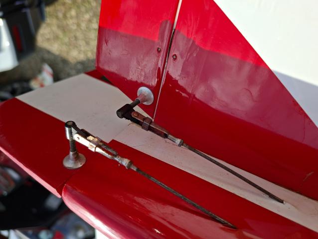 Aeromodello Phoenix model Tucano 1,60m glow con servi  hitec